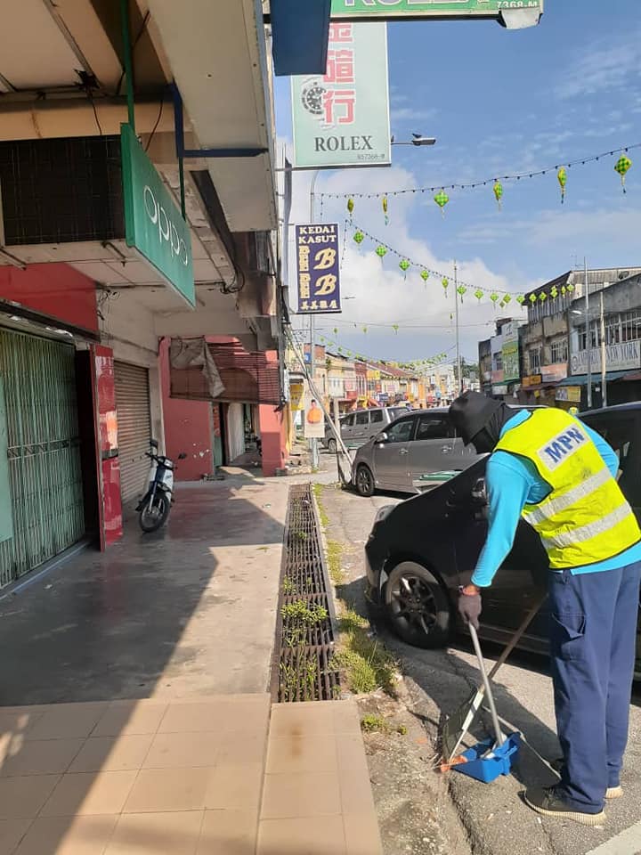 PEMBERSIHAN JALAN JKR