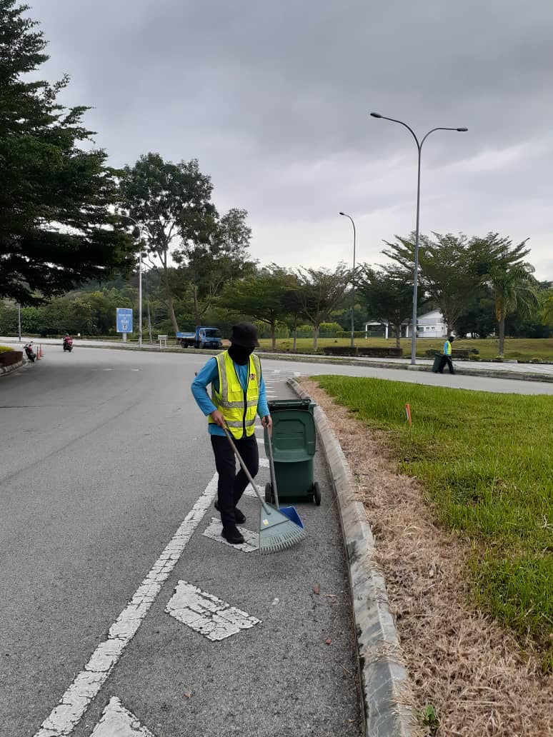 PEMBERSIHAN JALAN JKR
