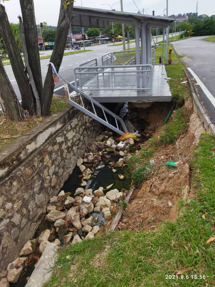 KERJA-KERJA PEMBAIKAN TEBING CULVERT ( LONGKANG BESAR)