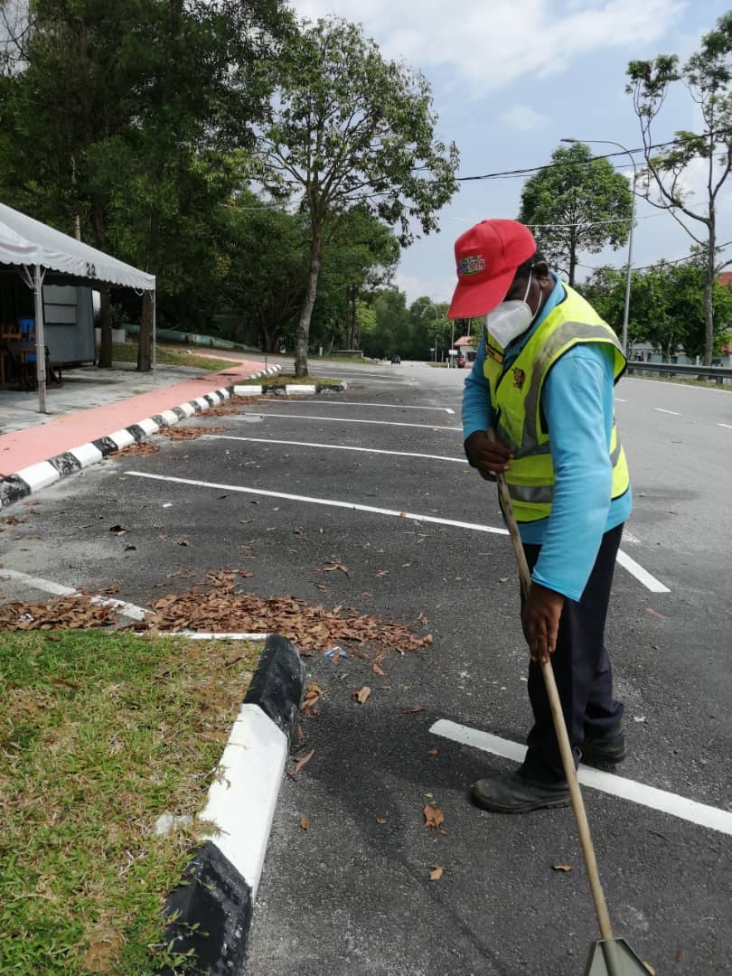  PEMBERSIHAN JALAN TEMPAT PELANCONGAN