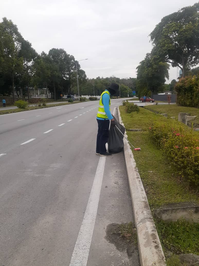 PEMBERSIHAN JALAN JKR