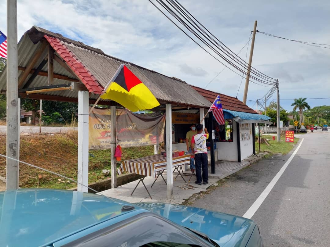 KERJA-KERJA PEMASANGAN BENDERA