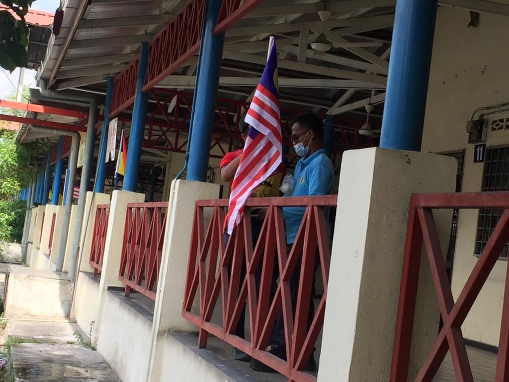 KERJA-KERJA PEMASANGAN BENDERA