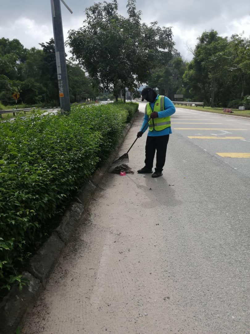 PEMBERSIHAN JALAN JKR