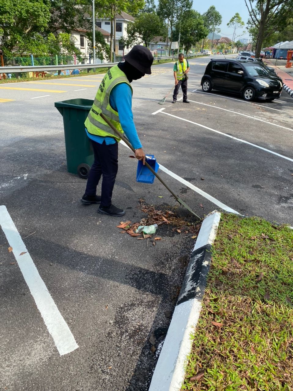 PEMBERSIHAN JALAN DI TEMPAT PELANCONGAN