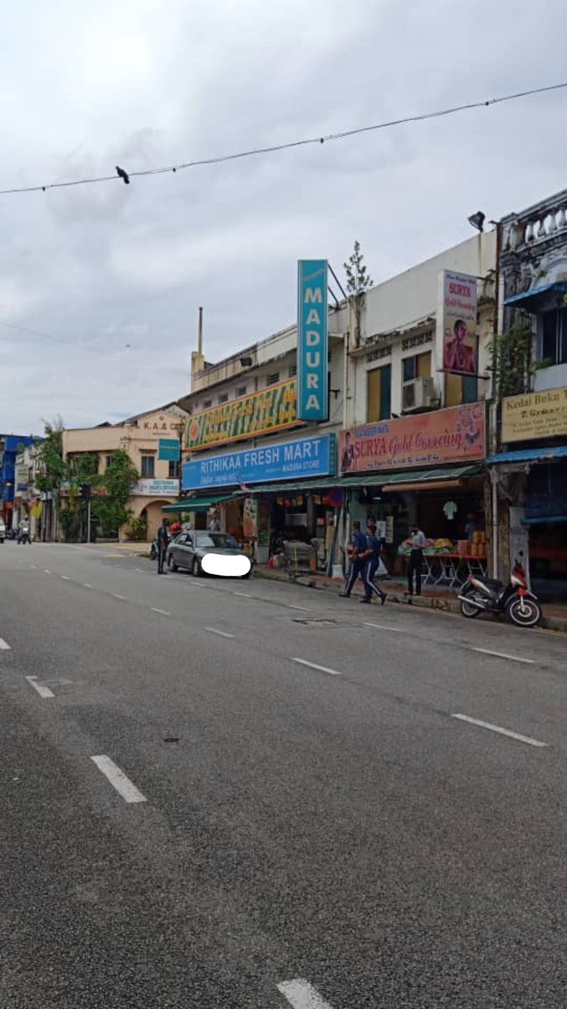 PENGUATKUASAAN LALULINTAS DI JALAN YAM TUAN
