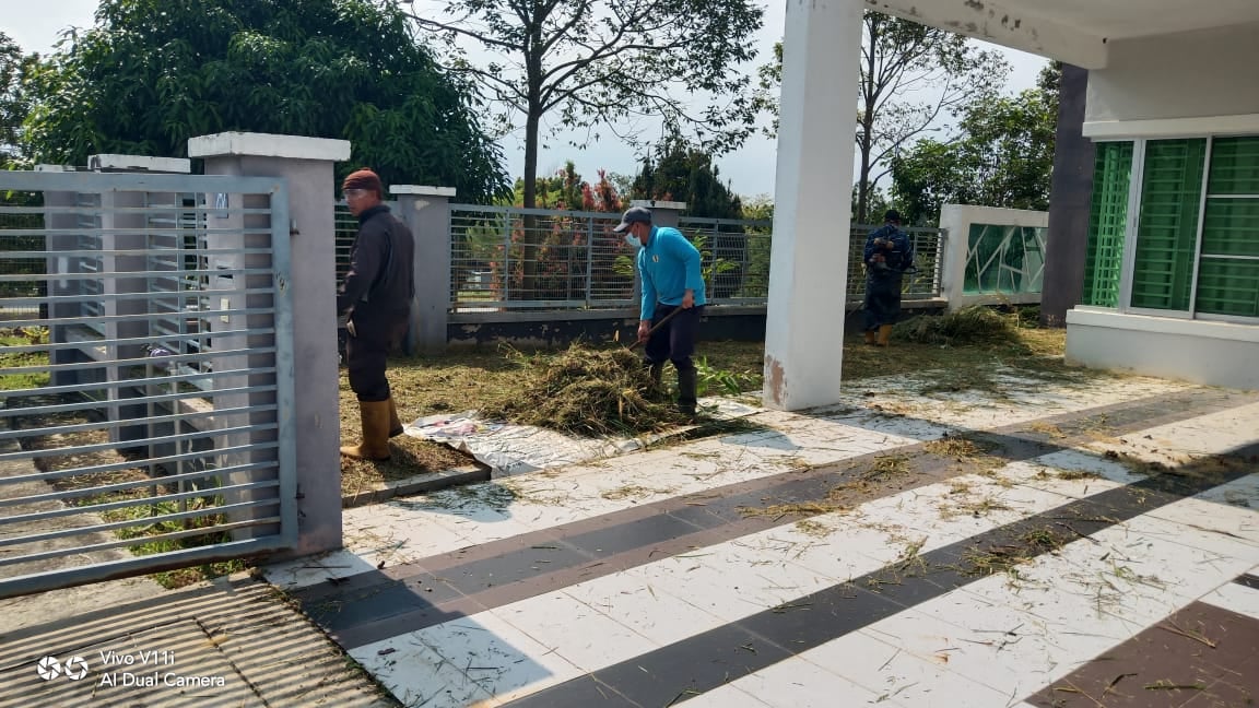  PEMBERSIHAN SEMAK SAMUNTANAH LOT KOSONG 