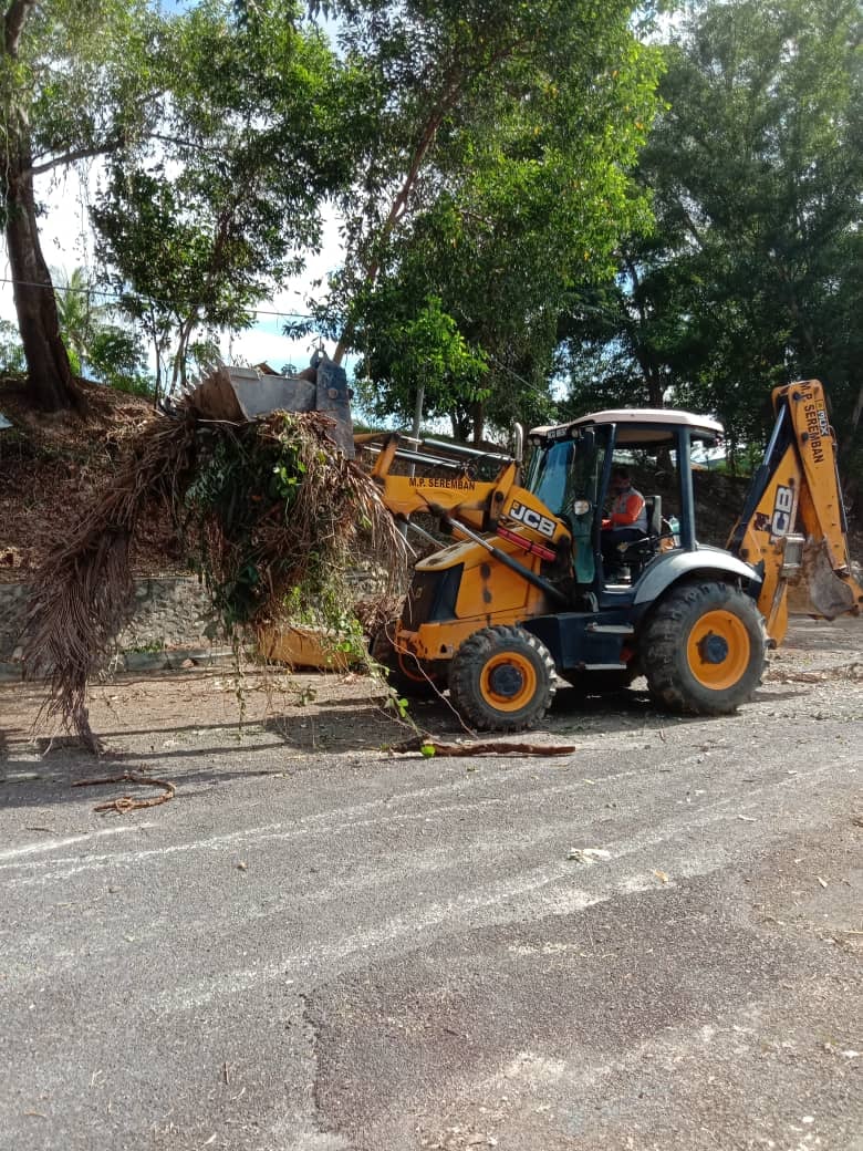 KERJA-KERJA PEMBERSIHAN KAWASAN