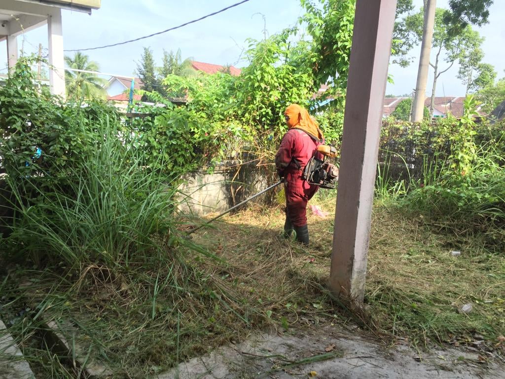 PEMBERSIHAN SEMAK SAMUN/TANAH LOT KOSONG