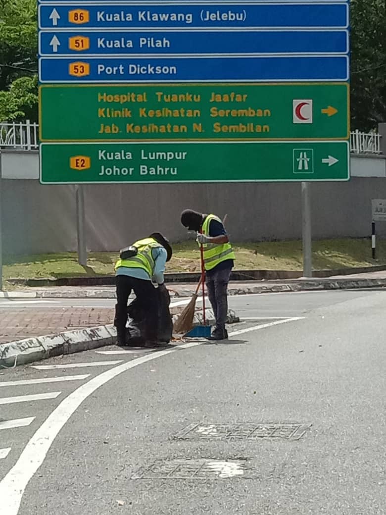 PEMBERSIHAN JALAN JKR