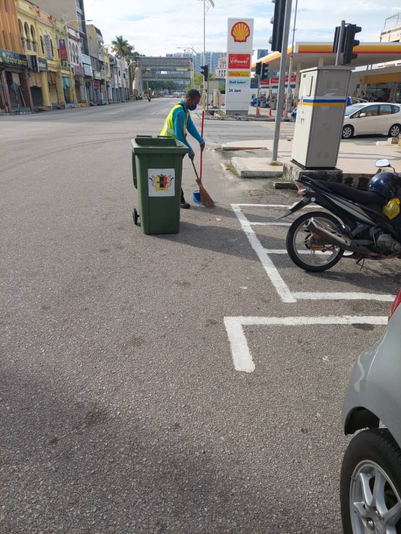 KERJA-KERJA PEMBERSIHAN JALAN JKR