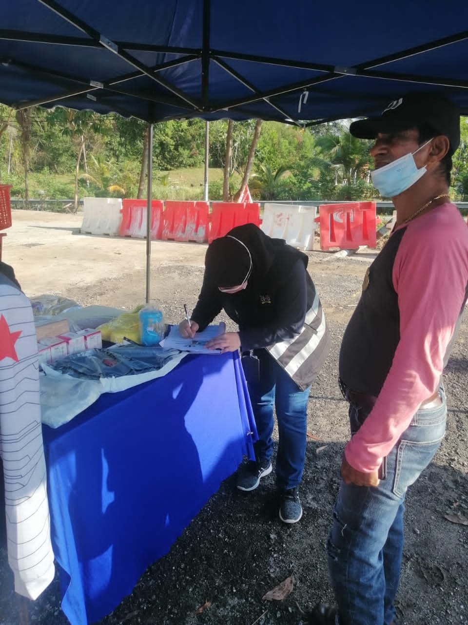 LAPORAN PEMANTAUAN PENJAJA DI HADAPAN PUSAT PERNIAGAAN PAROI (PASAR BESAR 3P)