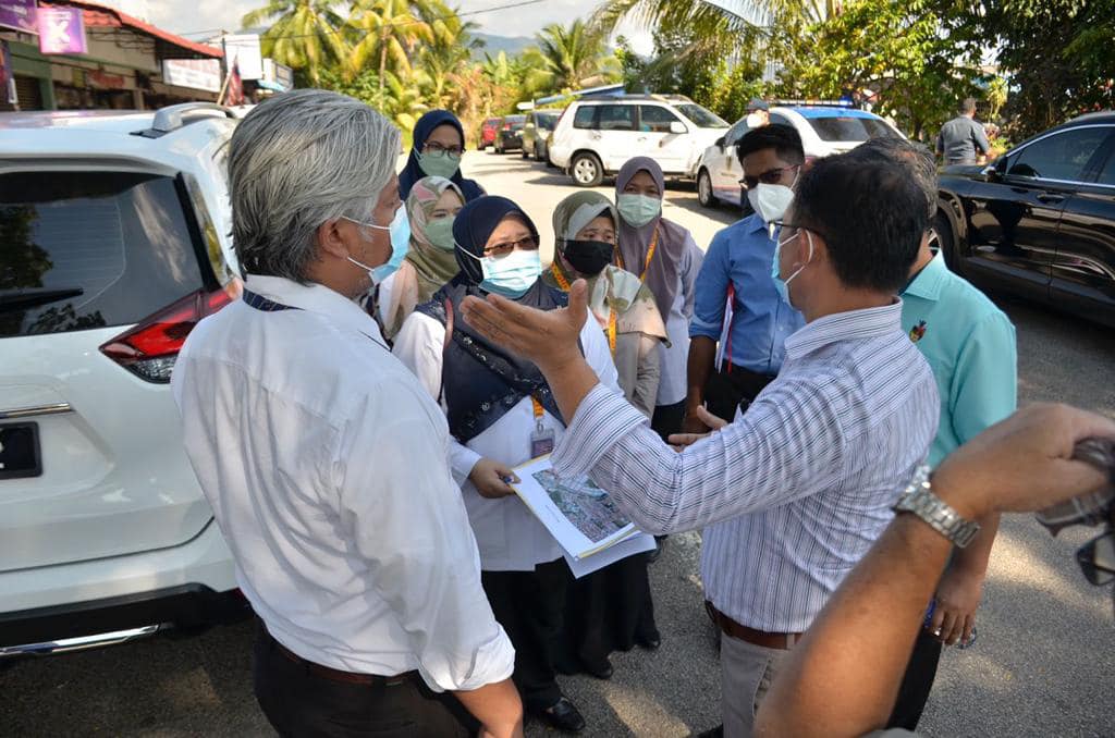 LAWATAN TURUN PADANG DATUK BANDAR BERKAITAN ISU PENIAGA / PENJAJA DUN PAROI