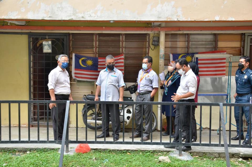 LAWATAN TURUN PADANG DATUK BANDAR KE BLOK R, S, T DAN U PROJEK PERUMAHAN RAKYAT (PPR) LOBAK