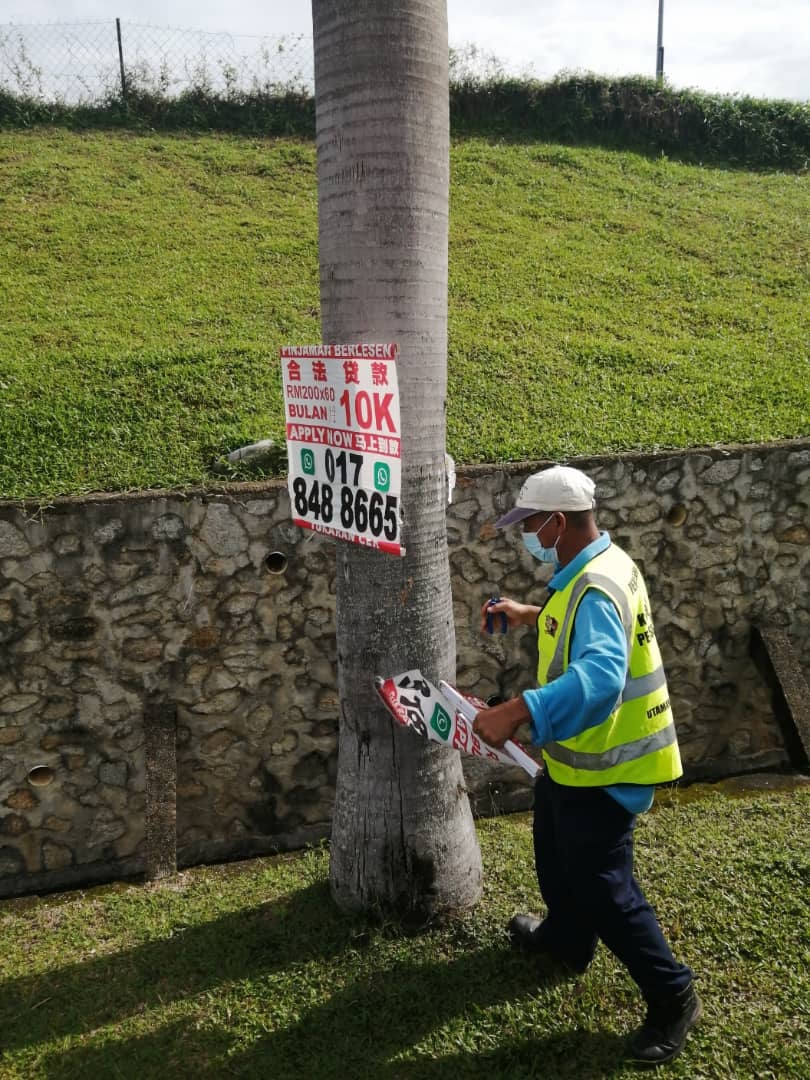  KERJA-KERJA MEMBUKA PAPAN IKLAN/BUNTING/BANNER HARAM