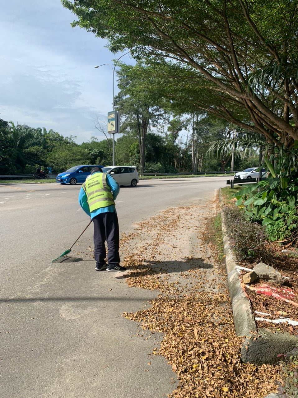 PEMBERSIHAN JALAN JKR