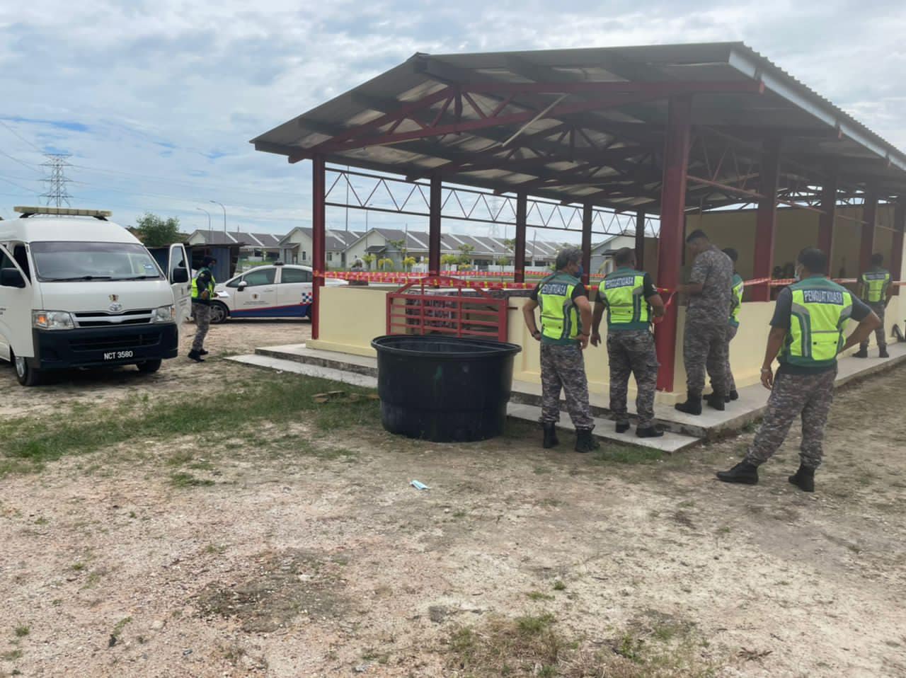 BINAAN RUMAH IBADAT TANPA KEBENARAN DI TEMPAT AWAM