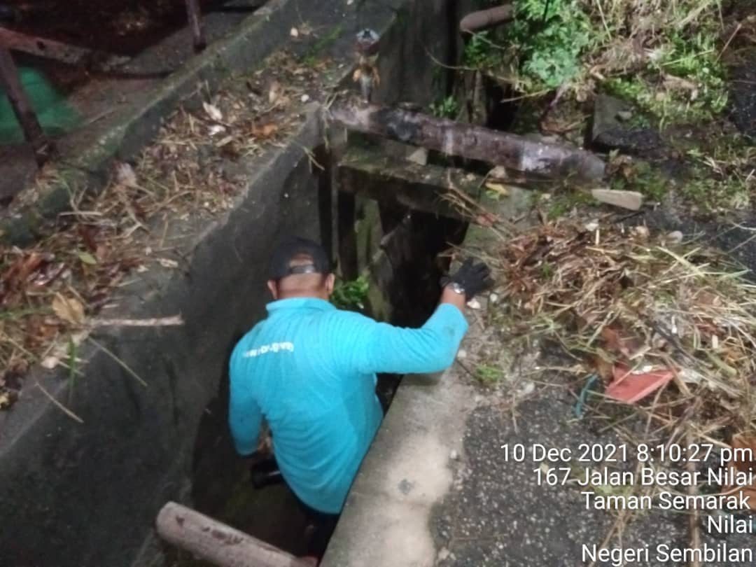 JALAN UTAMA PEKAN NILAI (BERHAMPIRAN PUBLIC BANK)