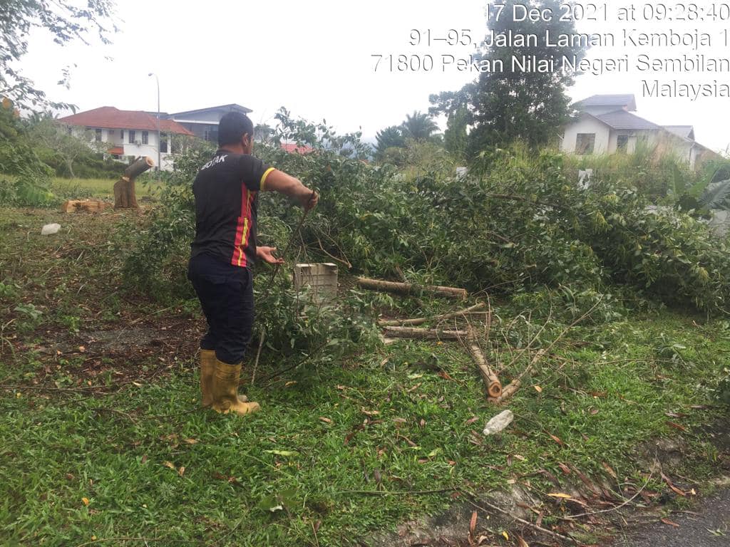  KERJA-KERJA PEMBERSIHAN SEMAK SAMUNTANAH LOT KOSONG