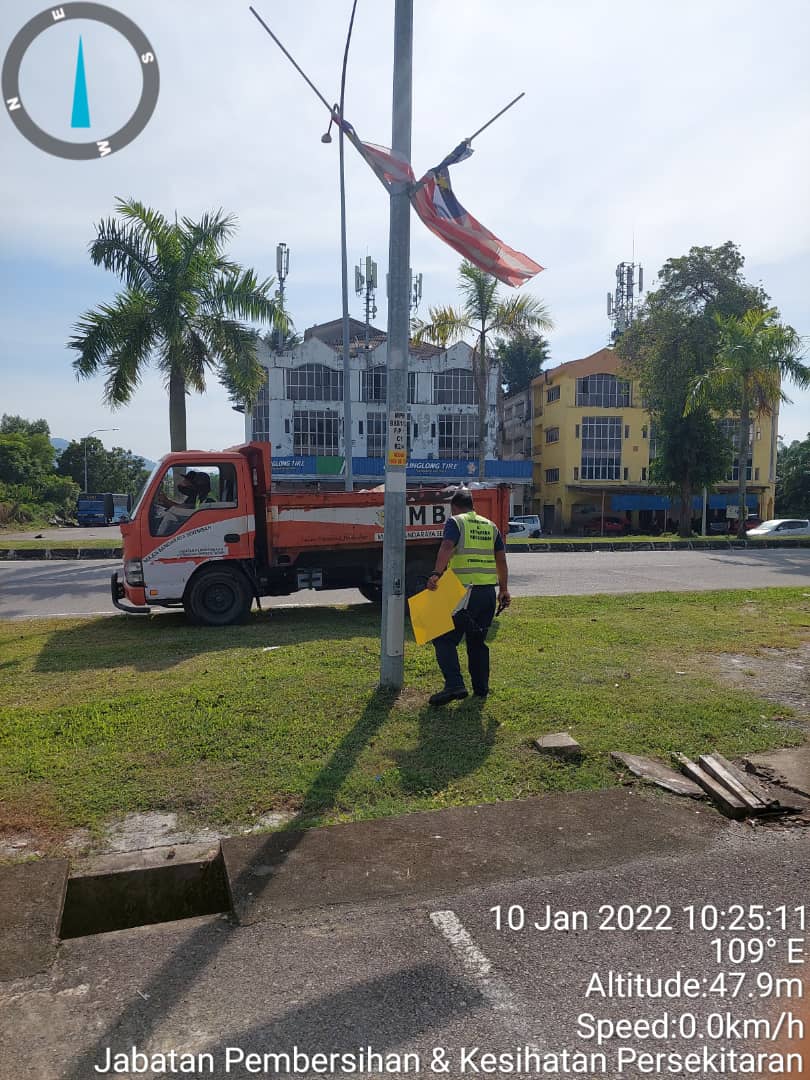 KERJA-KERJA MEMBUKA PAPAN IKLAN BUNTING BANNER HARAM