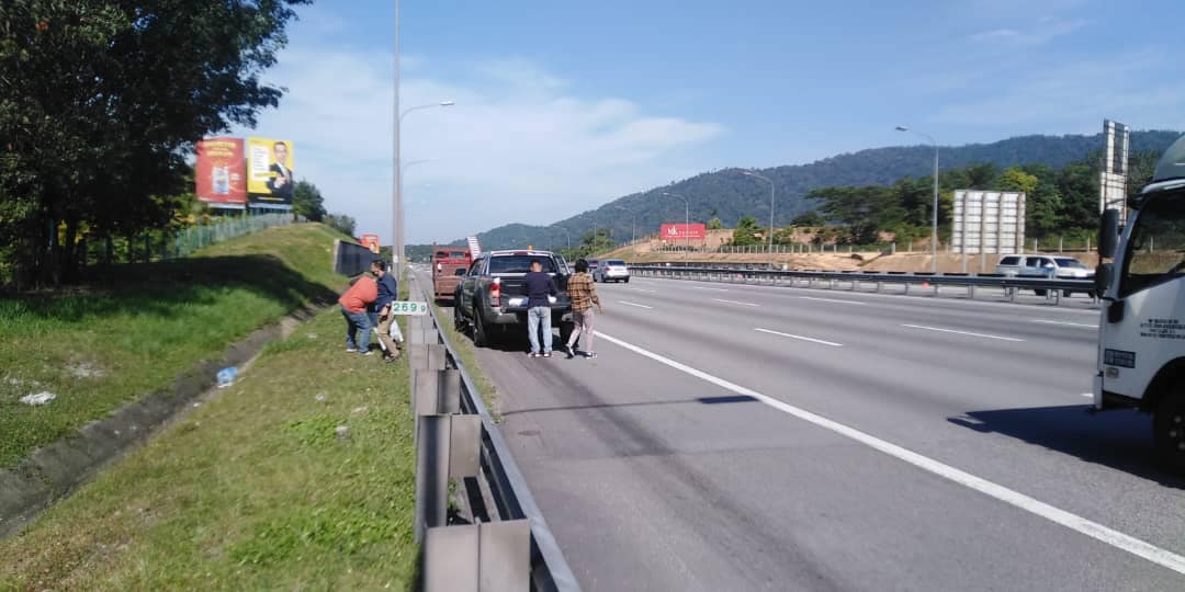 OPS MENAMPAL NOTIS IKLAN TIDAK BERLESEN (BILLBOARD)