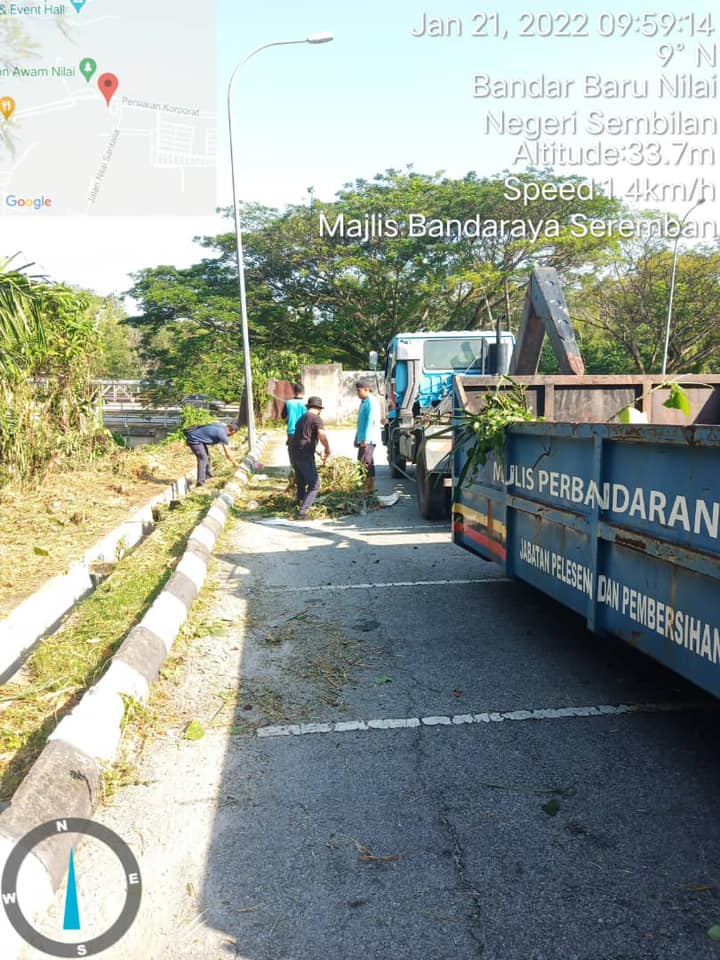 KERJA-KERJA PEMOTONGAN RUMPUT