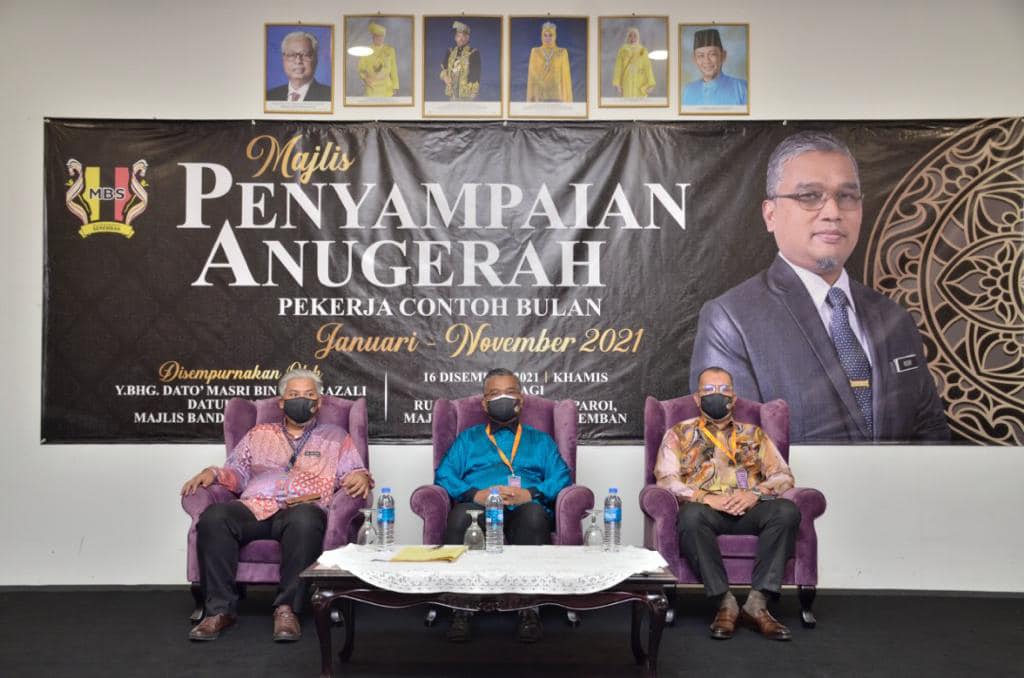 MAJLIS PENYAMPAIAN ANUGERAH PEKERJA CONTOH BULANAN BAGI BULAN JANUARI SEHINGGA DISEMBER 2021