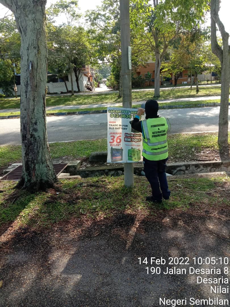 KERJA-KERJA MEMBUKA PAPAN IKLAN/BUNTING/BANNER HARAM