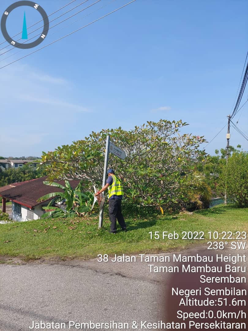 KERJA-KERJA MEMBUKA PAPAN IKLAN BANTING BANNER TIDAK SAH