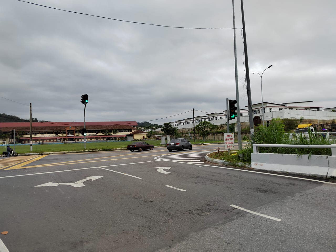 ADUAN MENGENAI KESESAKAN PERSIMPANGAN MASUK TAMAN PINGGIRAN SENAWANG