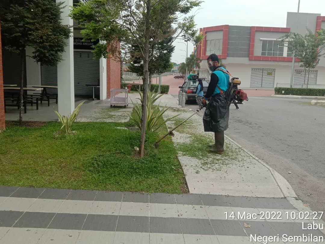 KERJA-KERJA PEMOTONGAN RUMPUT