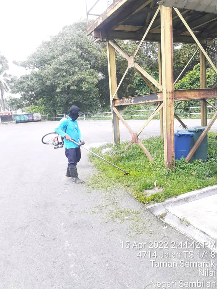 KERJA-KERJA PEMOTONGAN RUMPUT