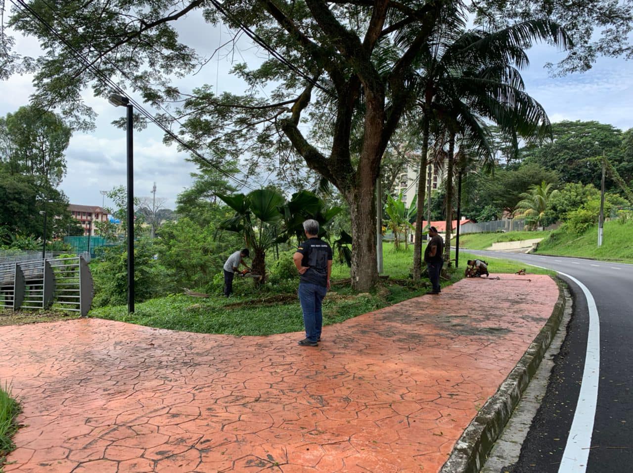 GOTONG ROYONG PEMBERSIHAN DI JAMBATAN JALAN KELILING