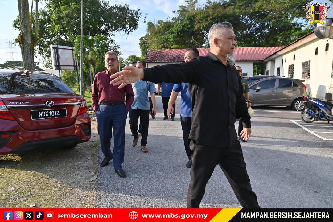 LAWATAN TURUN PADANG DATUK BANDAR KE MEDAN SELERA PENGHULU CANTIK