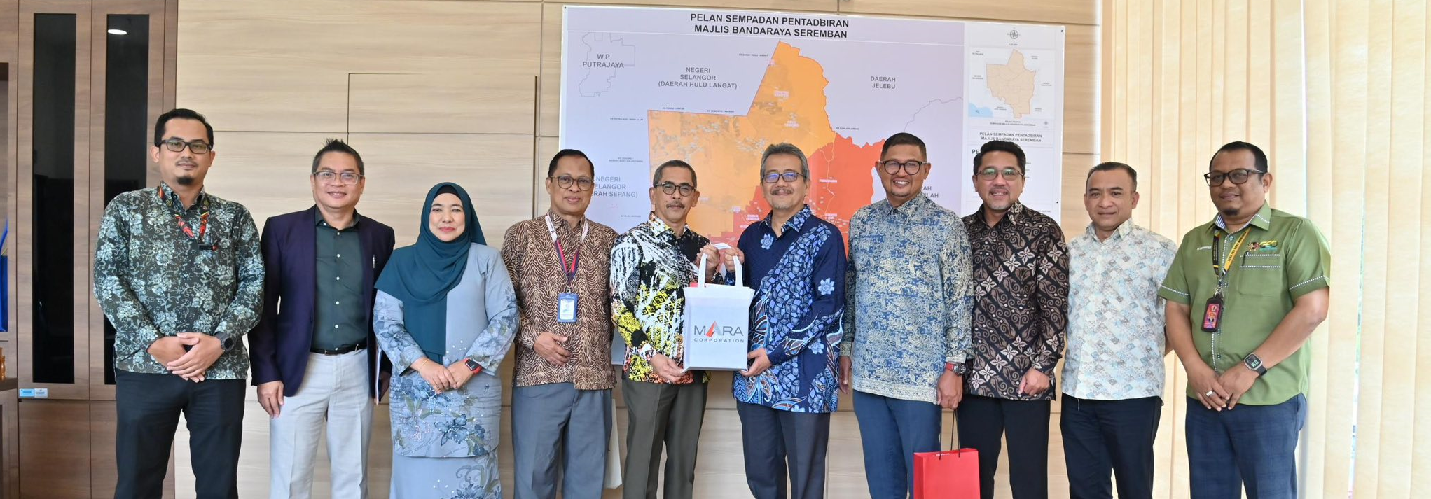 KUNJUNGAN HORMAT MARA CORPORATION KEPADA YBHG. DATUK BANDAR MAJLIS BANDARAYA SEREMBAN