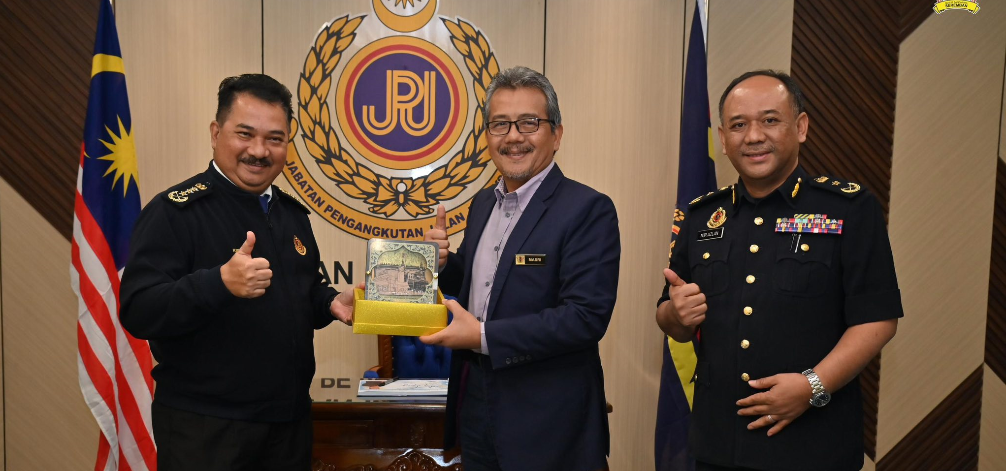 KUNJUNGAN HORMAT YBHG. DATUK BANDAR MAJLIS BANDARAYA SEREMBAN KEPADA PENGARAH KANAN PENGUATKUASA JABATAN PENGANGKUTAN JALAN MALAYSIA