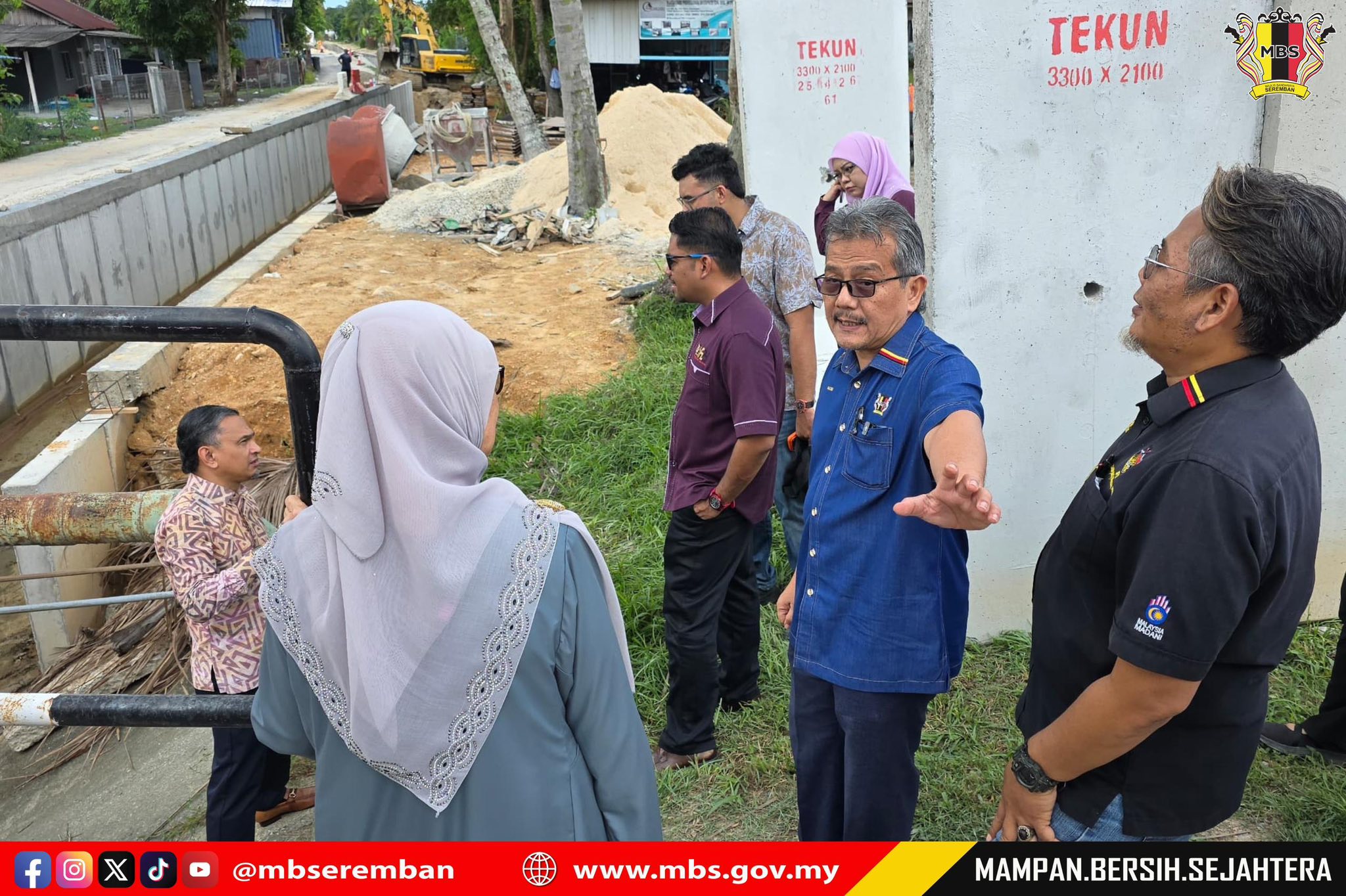 DATUK BANDAR TINJAU PROJEK MENAIKTARAF LONGKANG MONSOON KG. JIBOI