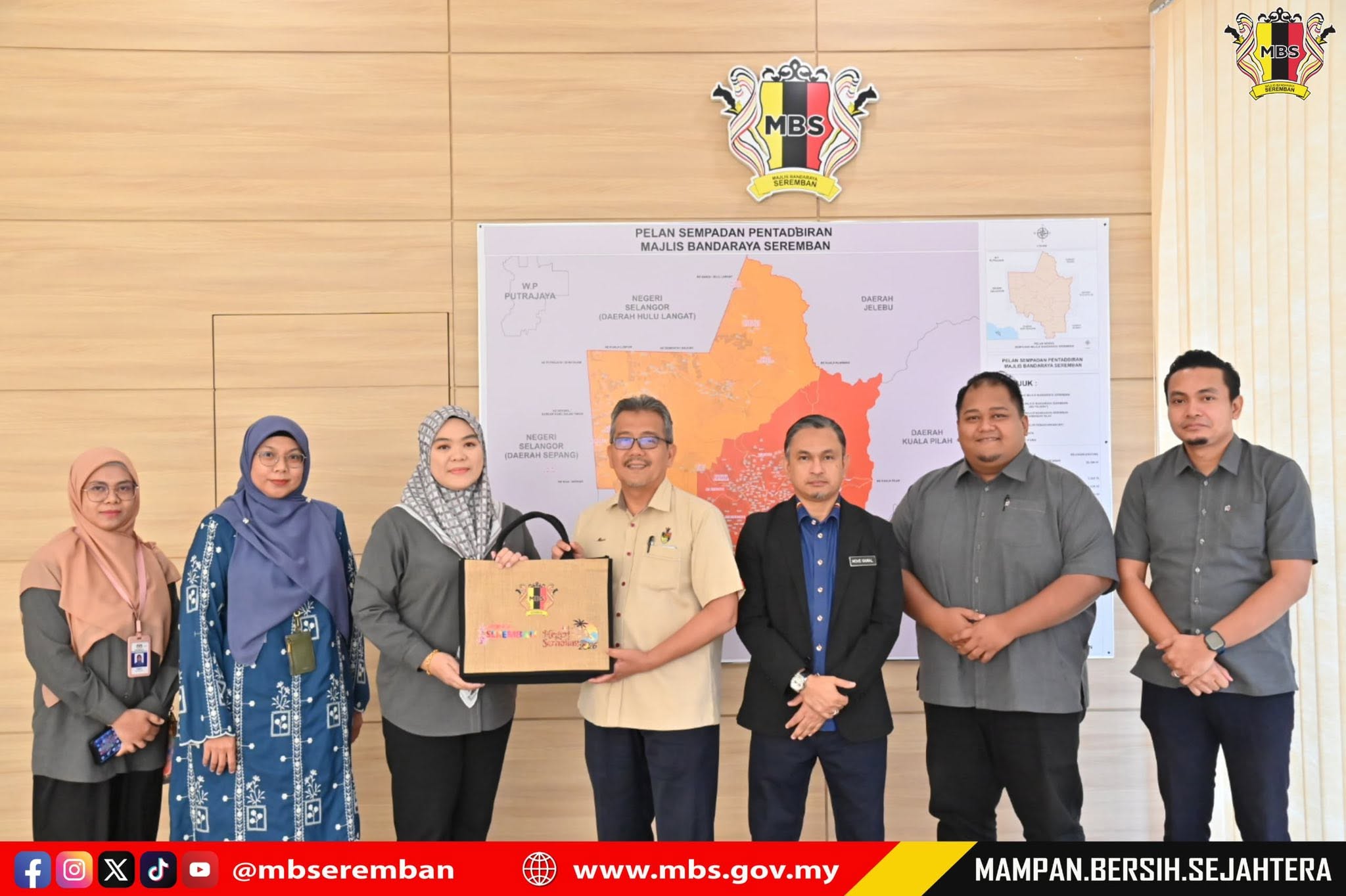 KUNJUNGAN HORMAT PENGARAH PILIHAN RAYA NEGERI SEMBILAN KE ATAS DATUK BANDAR MAJLIS BANDARAYA SEREMBAN