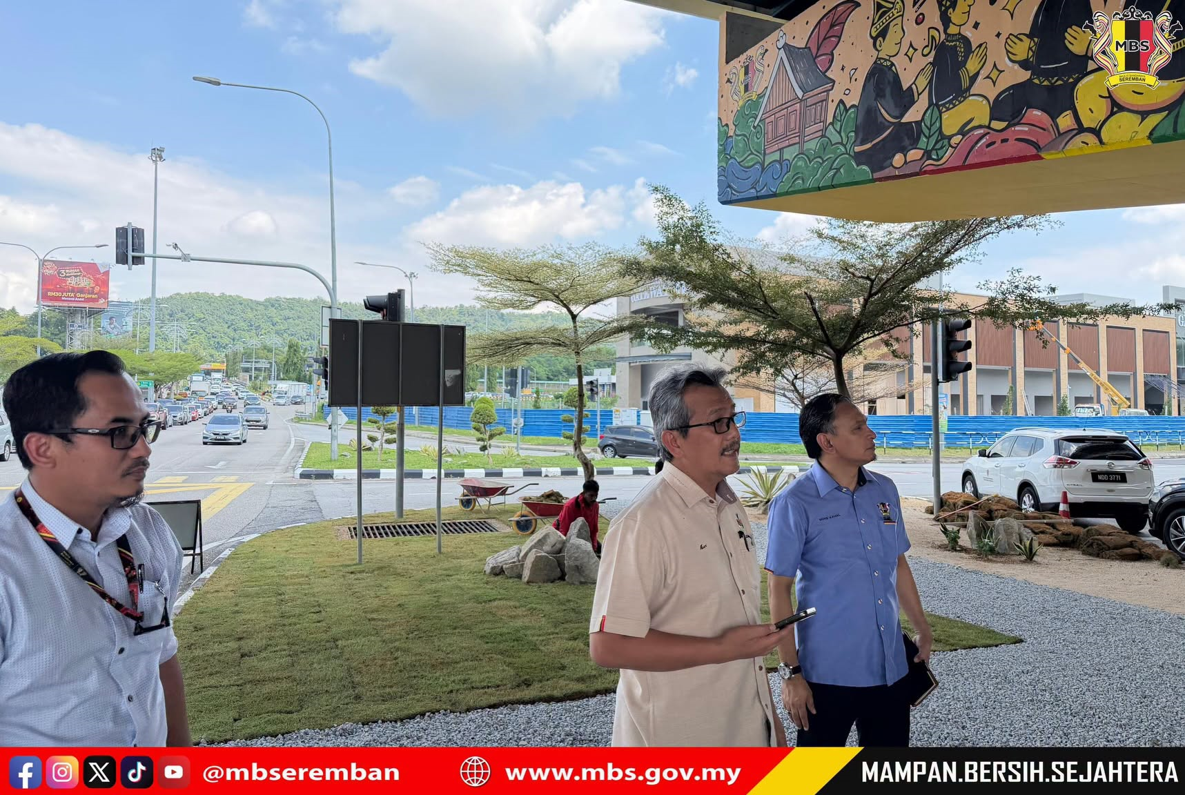 DATUK BANDAR TURUN TINJAU KERJA-KERJA NAIKTARAF LANDSKAP (LUKISAN MURAL) SERTA KERJA-KERJA BERKAITAN DI FLYOVER LINGKARAN TENGAH SEREMBAN