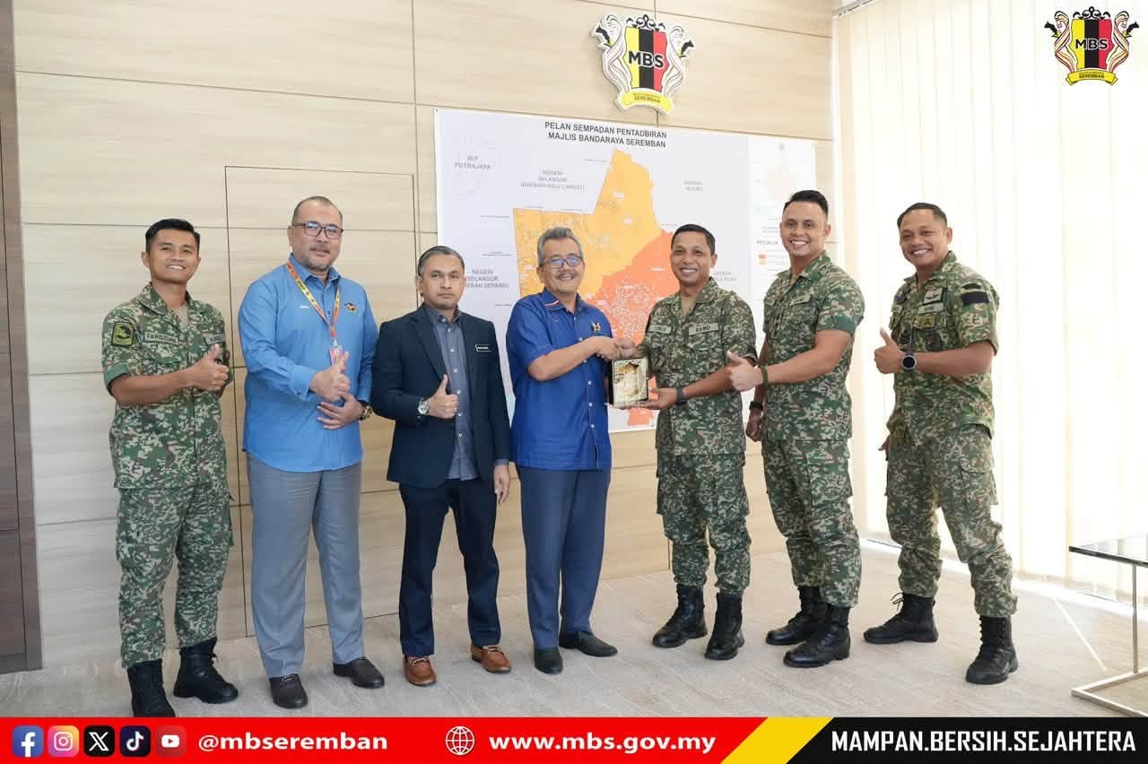 KUNJUNGAN HORMAT DARIPADA PEGAWAI PEMERINTAH BATALION KE-24 REJIMEN ASKAR MELAYU DIRAJA