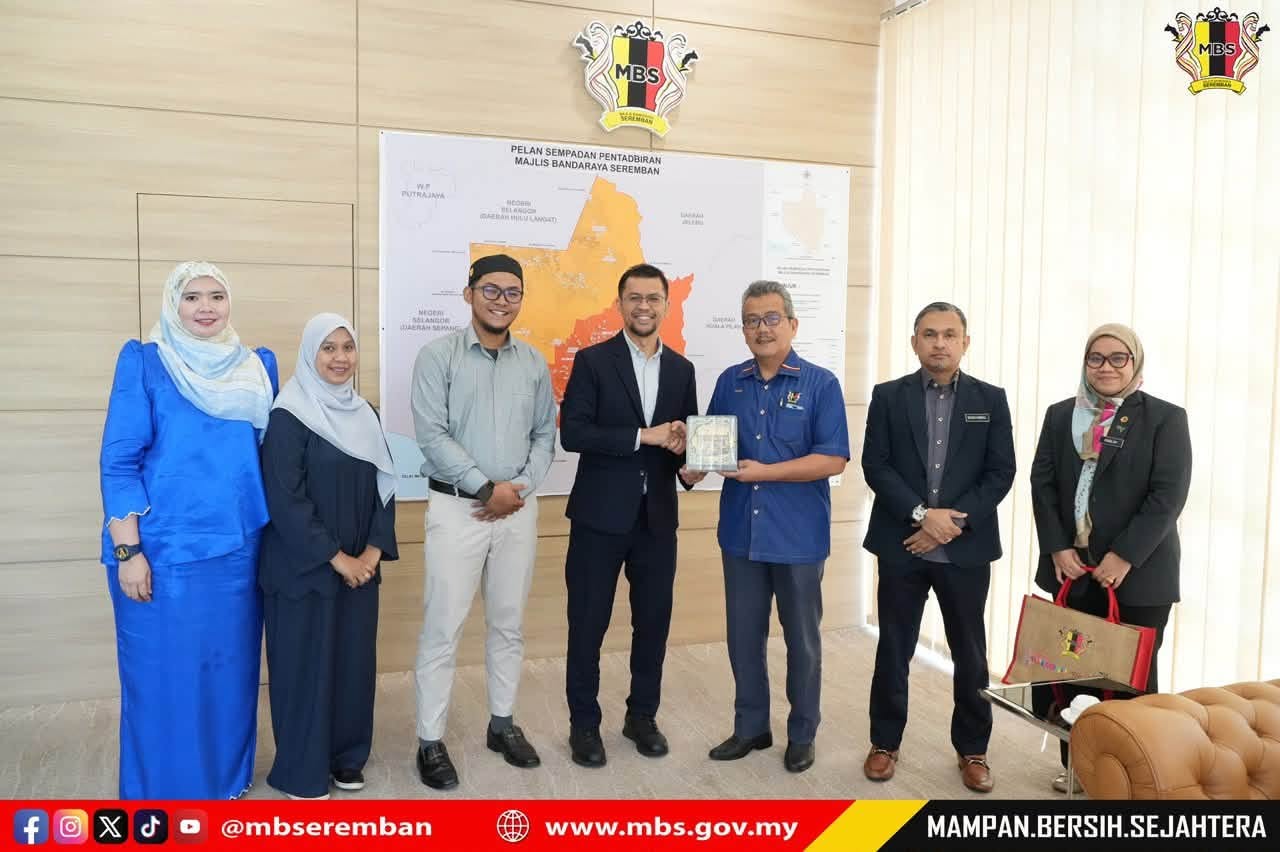 KUNJUNGAN HORMAT DARIPADA PERSATUAN BADAN BERKANUN MALAYSIA (PBBM)