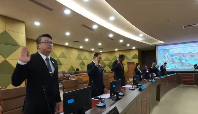 ANGKAT SUMPAH AHLI MAJLIS