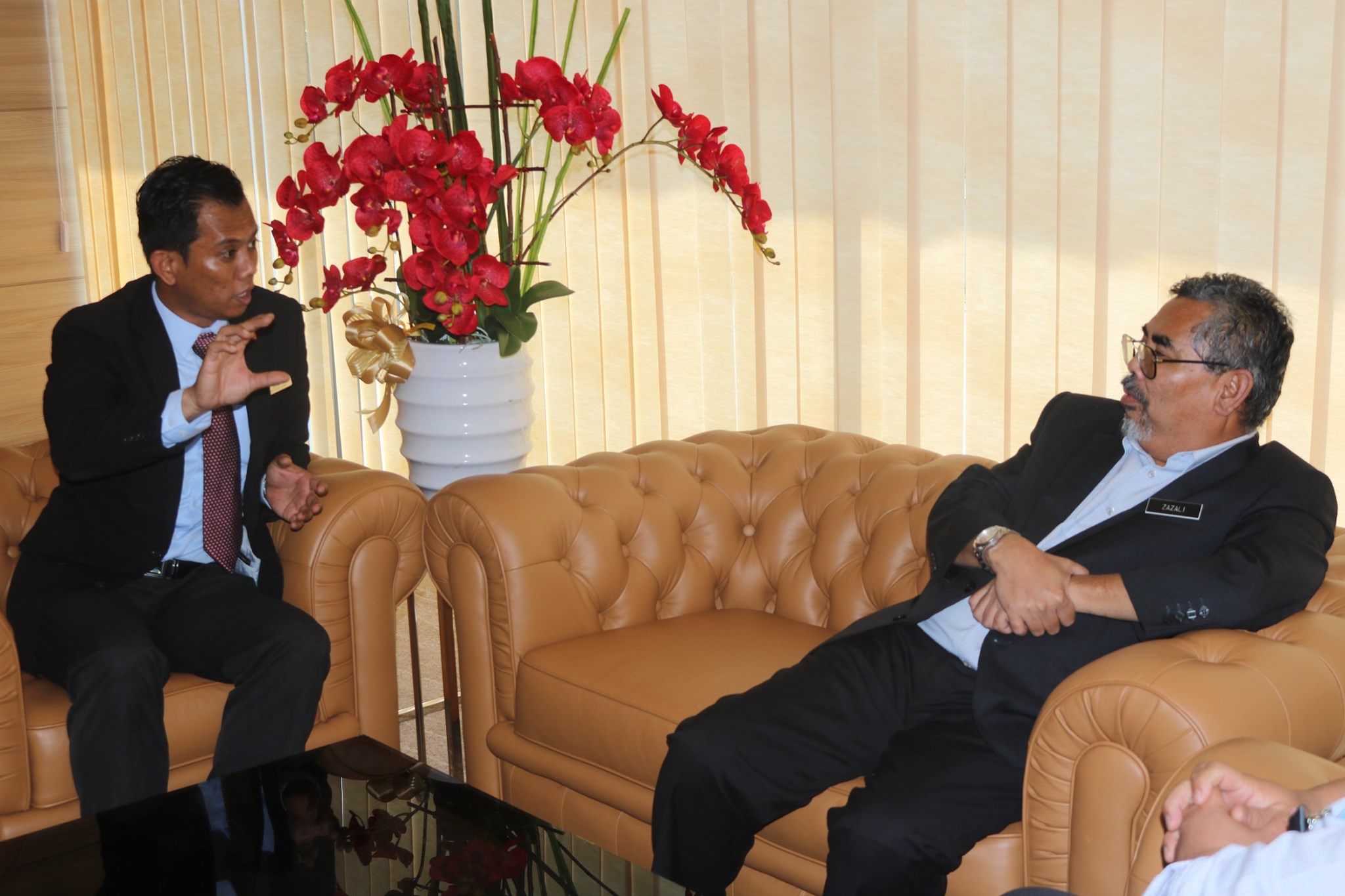 KUNJUNGAN HORMAT OLEH DELEGASI D'TEMPAT