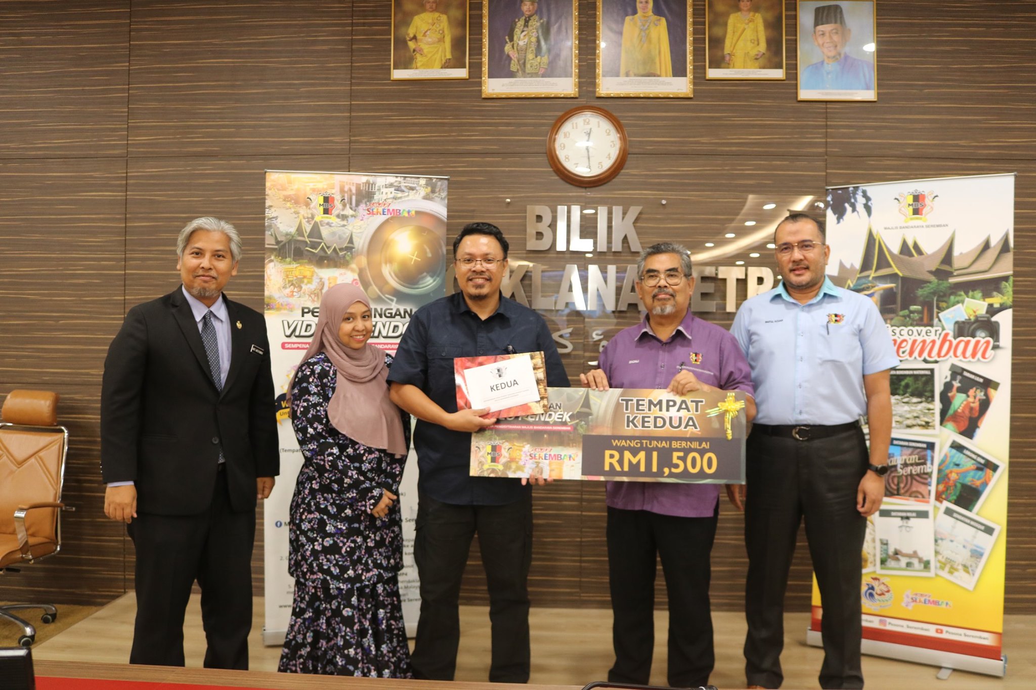 MAJLIS PENYAMPAIAN HADIAH KEPADA PEMENANG PERTANDINGAN VIDEO PENDEK