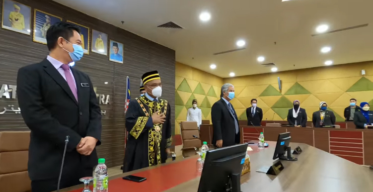 ANGKAT SUMPAH AHLI MAJLIS