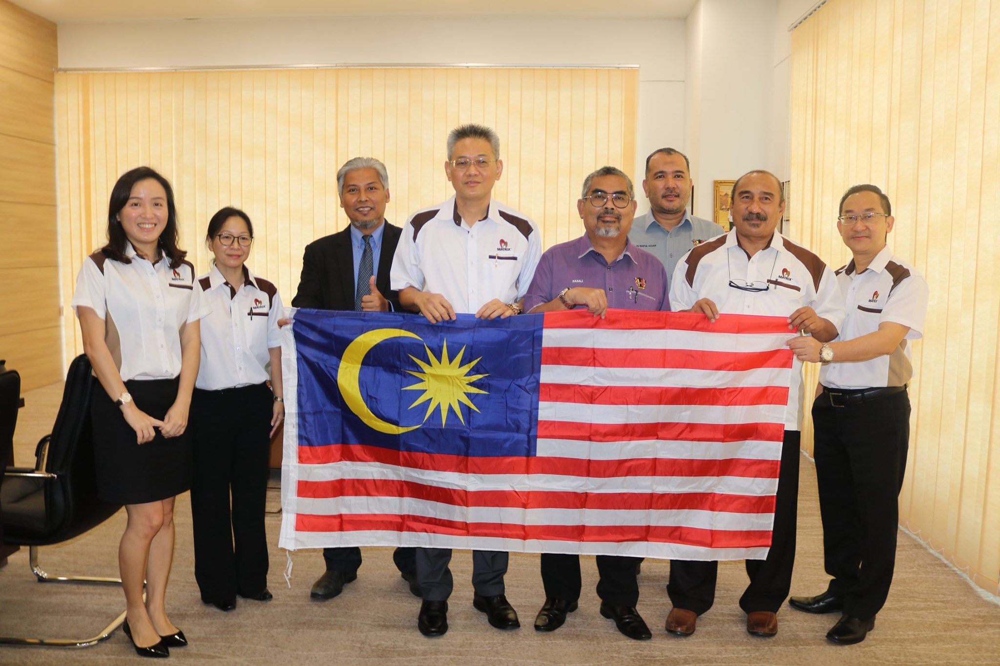 MAJLIS PENYERAHAN BENDERA DAN BUNTING DARIPADA MATRIX CONCEPTS HOLDING BHD