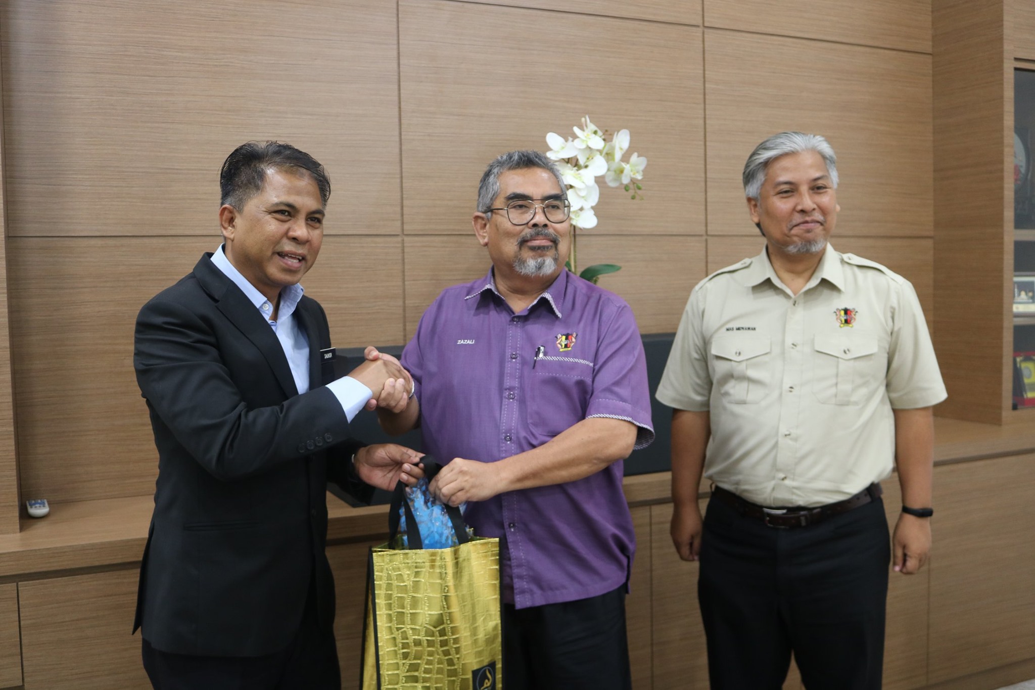 unjungan Hormat oleh Tuan Haji Abu Bakar bin Jangga Pengarah Tabung Haji Negeri Sembilan 