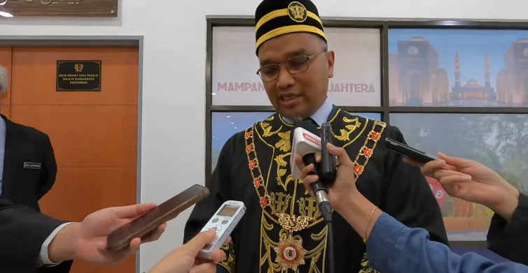 ANGKAT SUMPAH AHLI MAJLIS