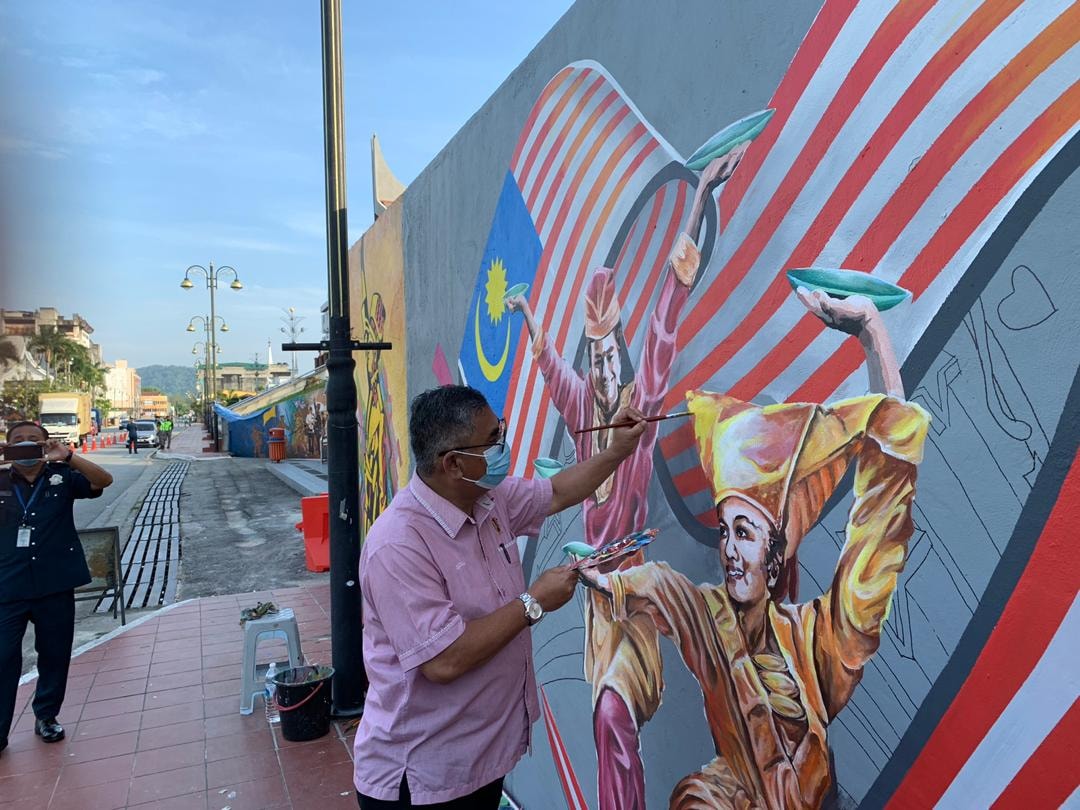 PROJEK MELUKIS DINDING SENI VISUAL DI JALAN YAM TUAN SEREMBAN.