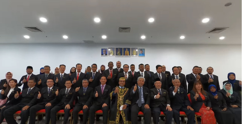 ANGKAT SUMPAH AHLI MAJLIS